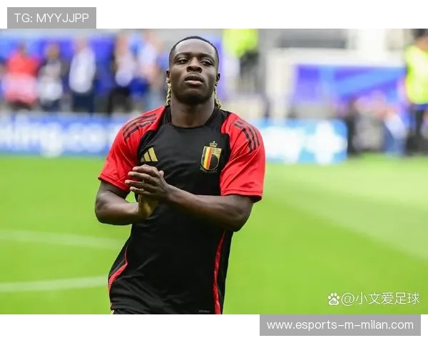 卢卡库力压防守头球建功，比利时空中优势显现